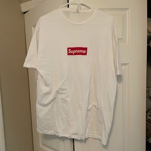 Supreme white tee